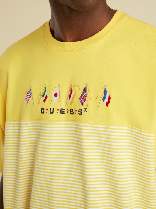 Marškinėliai Su Kelių Geltonos Spalvos Atspėjimo Vėliavėlės Logotipu