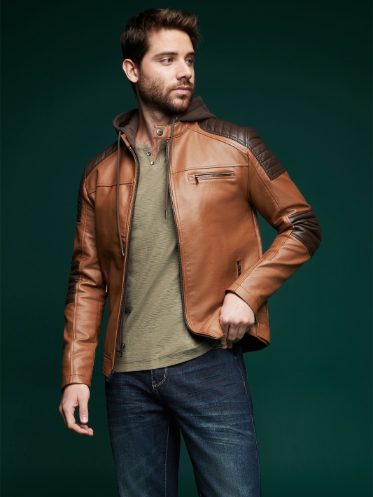 D824 Eco Ricky Split Tee Spėjimas