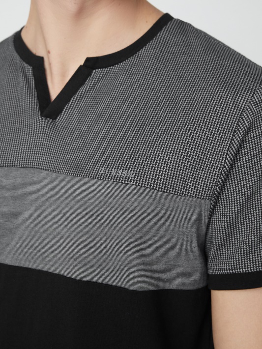 Franz Slit Tee Guess Jet Black