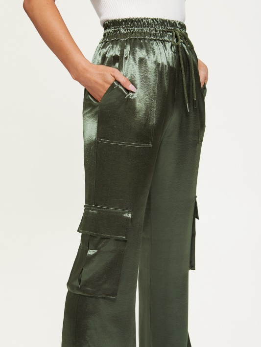 Hunter Green Chantal Metalic Cargo Pants Atspėti