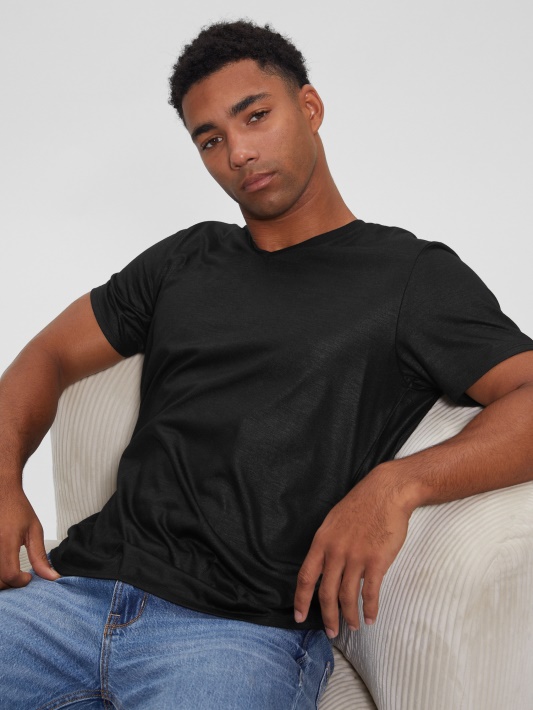 Juodas Mason Yoke V-neck Tee Spėjimas