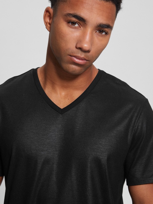 Juodas Mason Yoke V-neck Tee Spėjimas