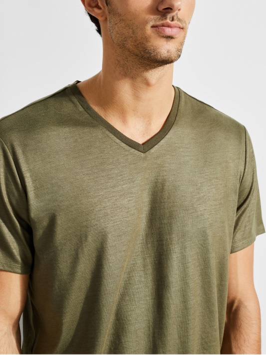 Mason V-neck Tee Army Alyvuogių Spėjimas